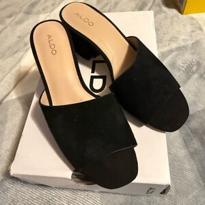 New Aldo Size 7
Kedireclya Block Heel Mule Sandal